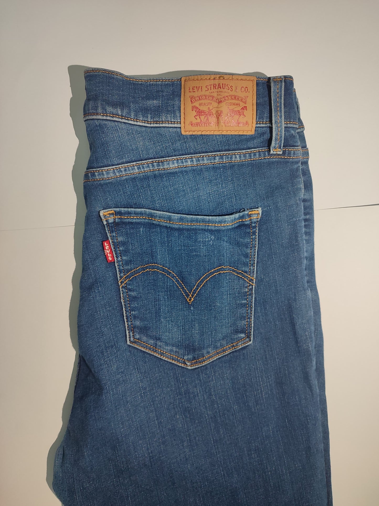 Levi’s Strauss Medium Blue Skinny Jeans – Original & Comfortable Fit