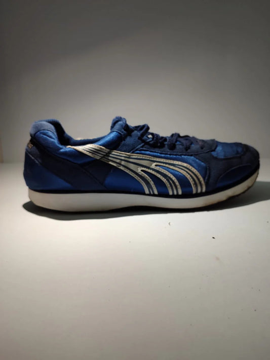 Blue sneaker with a white sole on a gray background