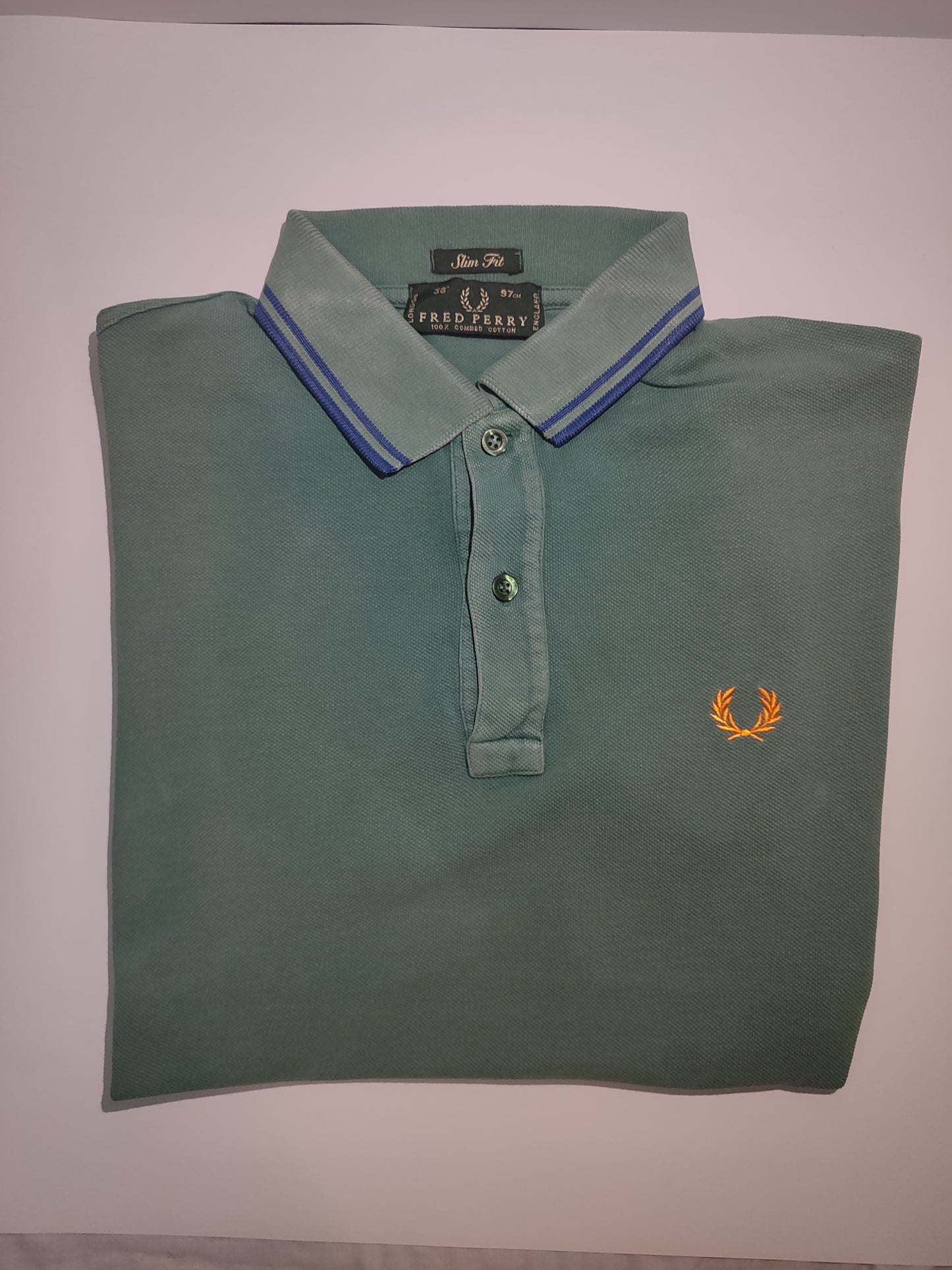 Original Fred Perry Polo Shirt – Stylish Green with Blue Trim