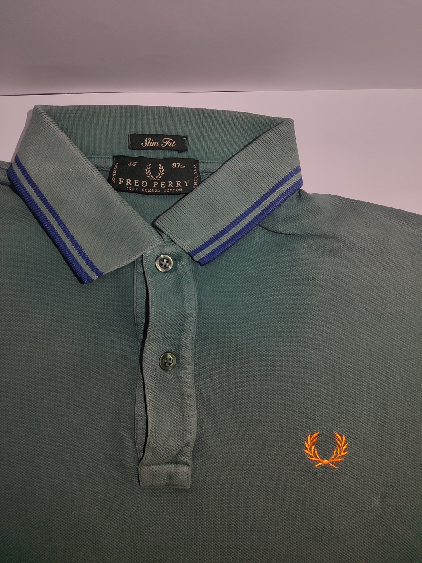 Original Fred Perry Polo Shirt – Stylish Green with Blue Trim